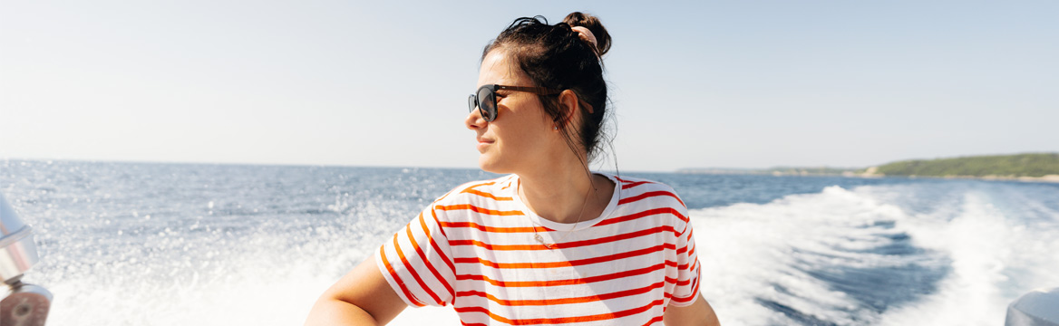 vrouw op boot