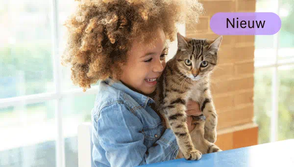 Kind met kat in handen